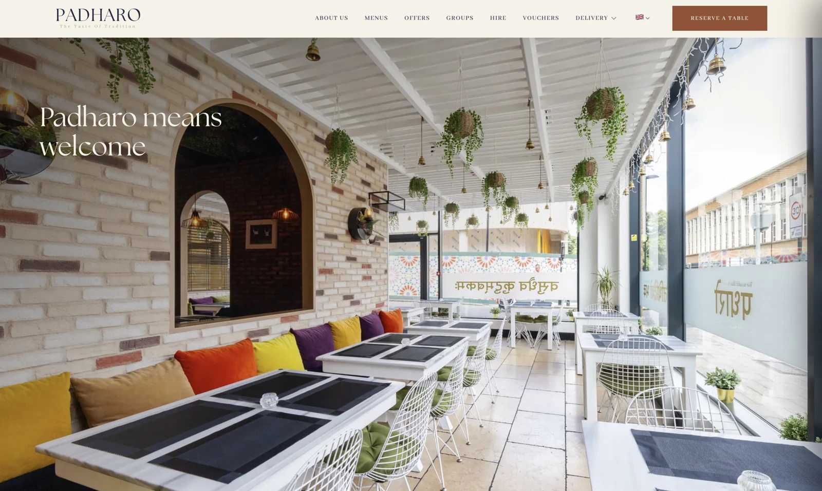 Padharo restaurant website